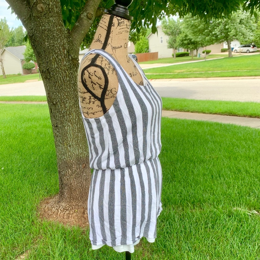 Striped romper - Picture 3 of 3